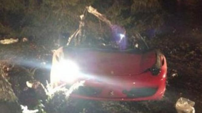 Ferrari 458 yang terlibat kecelakaan di Middleton, Boston, Amerika Serikat.