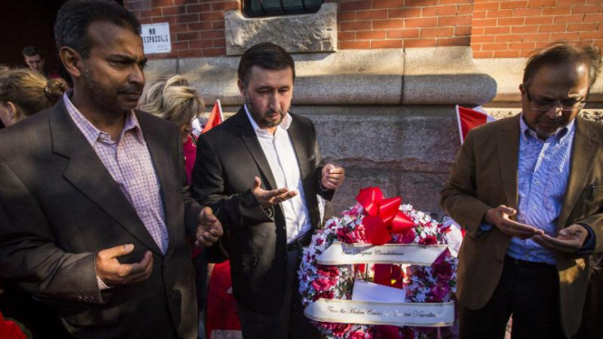 Anggota Dewan Muslim Kanada berdoa untuk tentara Kanada yang tewas ditembak.