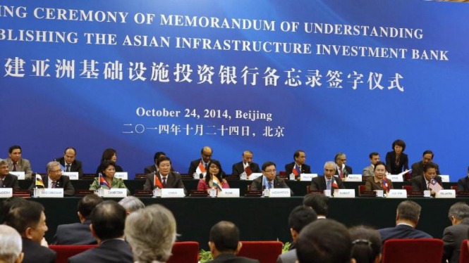 Upacara penandatanganan MoU Bank Investasi Infrastruktur Asia di Beijing