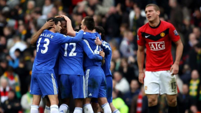 Pemain Chelsea merayakan gol Didier Drogba ke gawang MU pada 2010