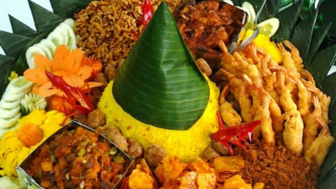 Nasi kuning.