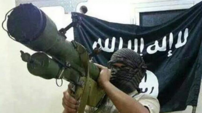 Militan ISIS memperlihatkan sistem pertahanan udara.