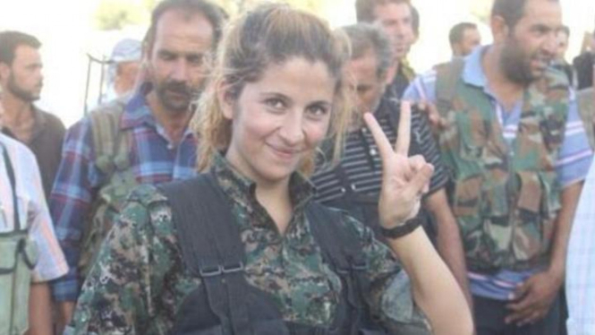 Rehana menjadi ikon pejuang wanita Kurdi setelah fotonya tersebar di internet
