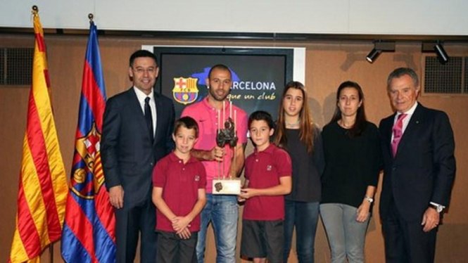Javier Mascherano sabet penghargaan Pemain Terbaik Barcelona