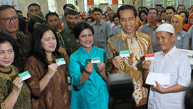 Jokowi Luncurkan Kartu Sakti