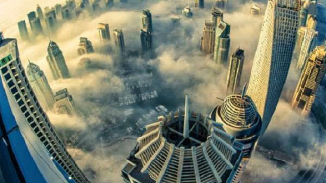 Pemandangan kota Dubai dari tempat tinggi.