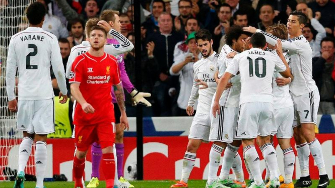 Para pemain Real Madrid merayakan gol ke gawang Liverpool