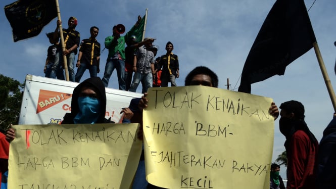 Unjuk rasa tolak kenaikan harga BBM di Makassar