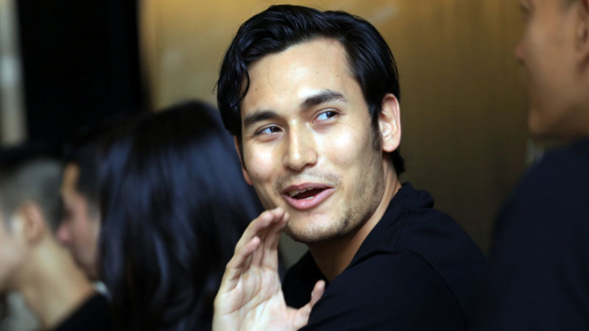 Arifin Putra Pemain Film Supernova