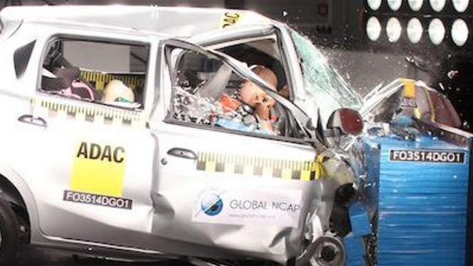 Datsun Go saat diuji tabrak oleh Global NCAP