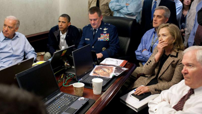 Presiden AS Barack Obama mengikuti jalannya operasi penangkapan Osama, 2011.