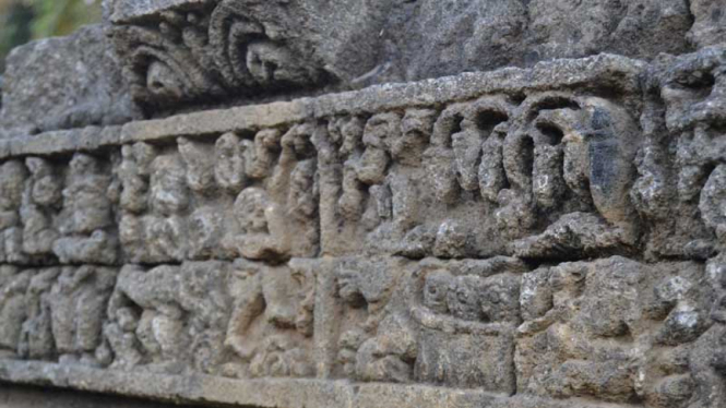 Relief siksa neraka di Candi Jago