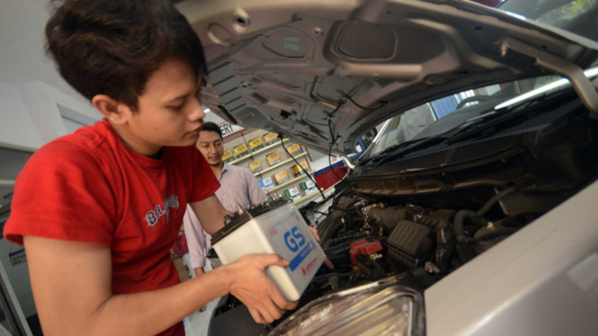 Harus Tahu Penyebab Aki Mobil Bisa Meledak