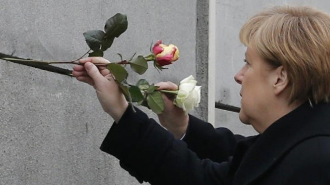 Angela Merkel di Peringatan 25 Tahun runtuhnya Tembok Berlin.