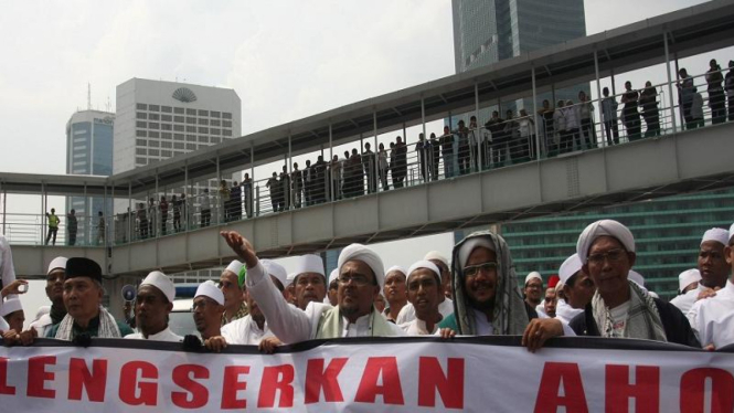 Imam besar Front Pembela Islam Rizieq Shihab saat menggelar aksi memprotes Gubernur DKI Jakarta nonaktif Basuki Tjahaja Purnama atau Ahok beberapa waktu lalu