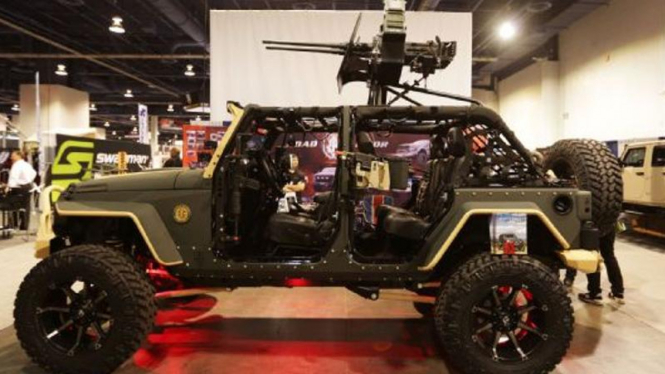 Jeep Wrangler yang dimodifikasi menjadi mobil perang