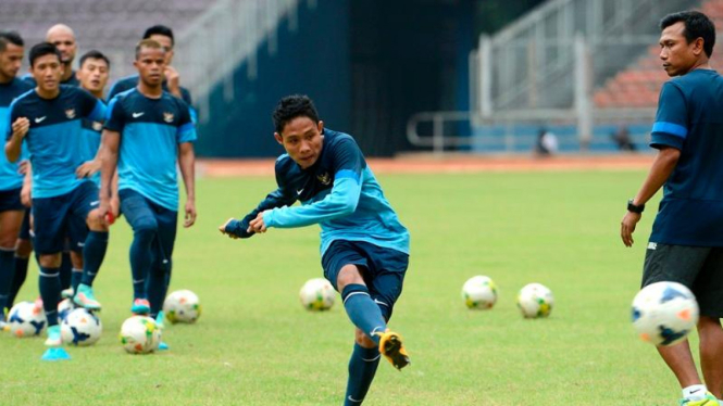 Pemain timnas Indonesia, Evan Dimas, dalam latihan jelang Piala AFF 2014