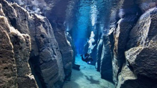 Wisata Ekstrem, Menyelam di Antara Dua Lempeng Tektonik