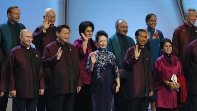 Para pemimpin negara APEC berfoto bersama