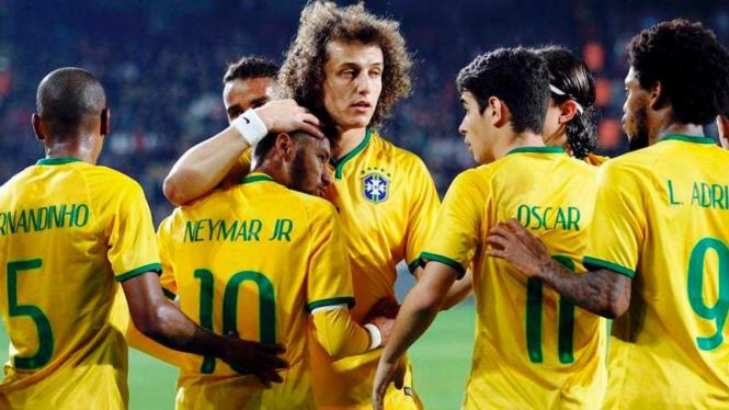 Para pemain Timnas Brasil usai mencetak gol ke gawang Turki