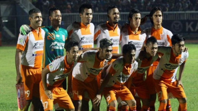 Pemain Borneo FC di laga babak delapan besar Divisi Utama