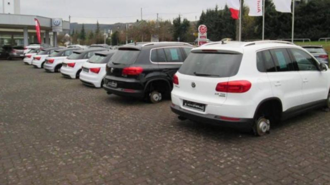 Mobil-mobil yang menjadi korban pencurian di sebuah diler di Jerman.