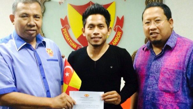 Andik Vermansyah usai menandatangani kontrak dengan Selangor