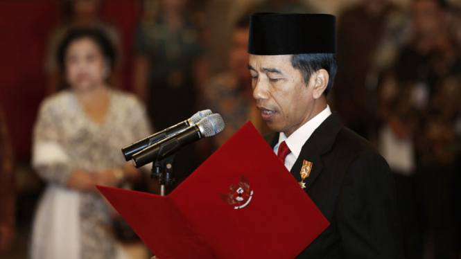 Presiden Joko Widodo saat melantik kepala daerah