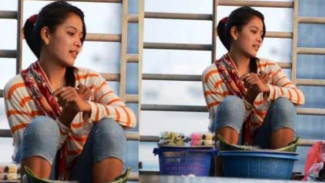 Gadis Cantik Penjual Getuk Gemparkan Dunia Maya