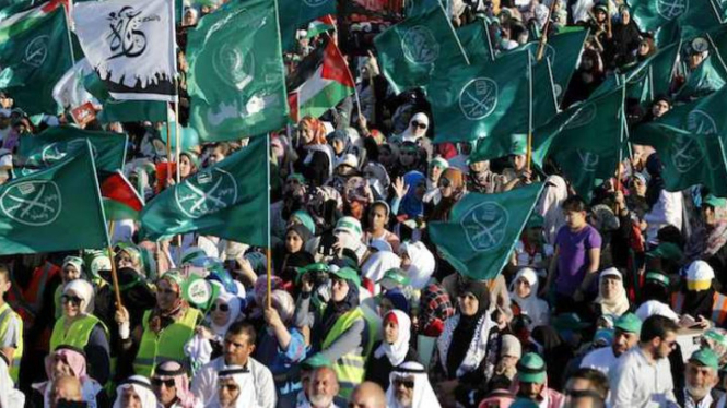 Pendukung Persaudaraan Muslim dalam aksi protes di Yordania