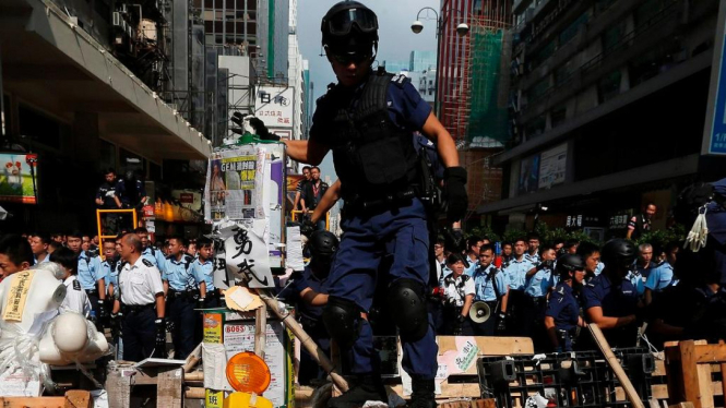 Polisi Hong Kong berantas basis-basis demonstrasi 