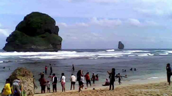 Pantai Goa China di Malang.