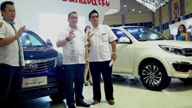 Manajemen Daihatsu berfoto di depan Xebia Indigo.