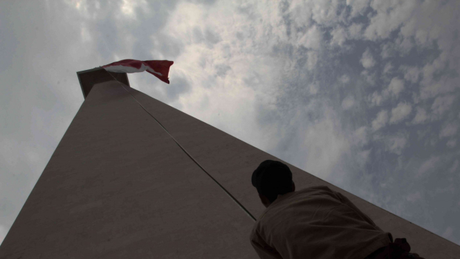 Bendera Merah Putih Raksasa di Monas