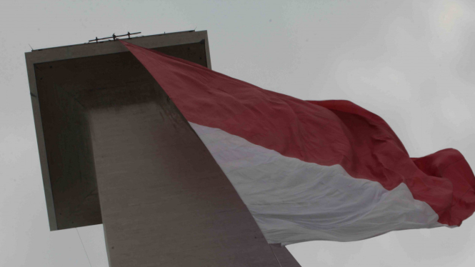 Bendera Merah Putih.