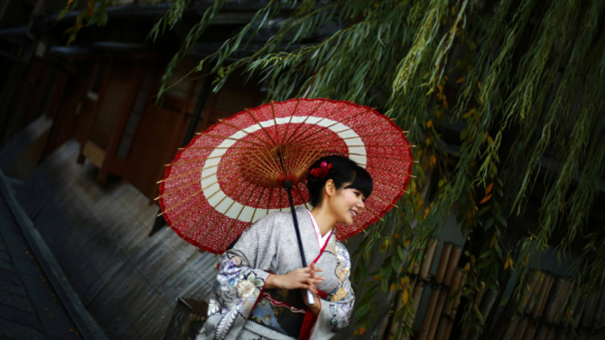 Pakaian Tradisional Jepang Kimono