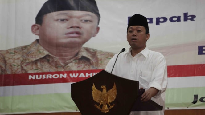 Sertijab Kepala BNP2TKI, Nusron Pakai Kemeja Putih Khas Jokowi