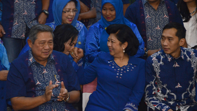 Ketum Partai Demokrat Susilo Bambang Yudhoyono (kiri)