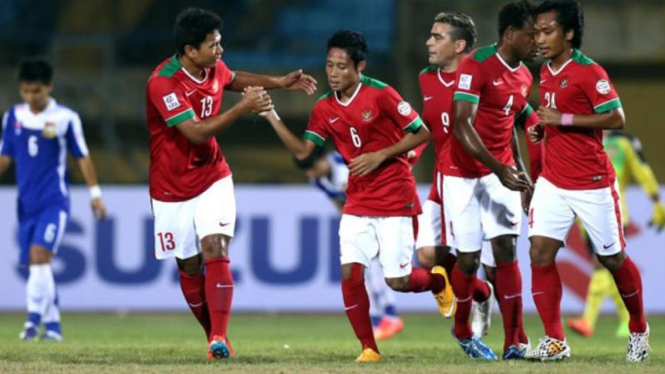 Pemain Indonesia rayakan gol Evan Dimas di Piala AFF 2014