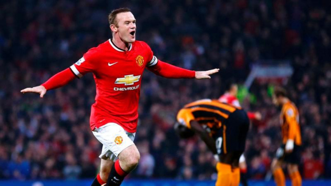 Pemain Manchester United, Wayne Rooney, usai mencetak gol