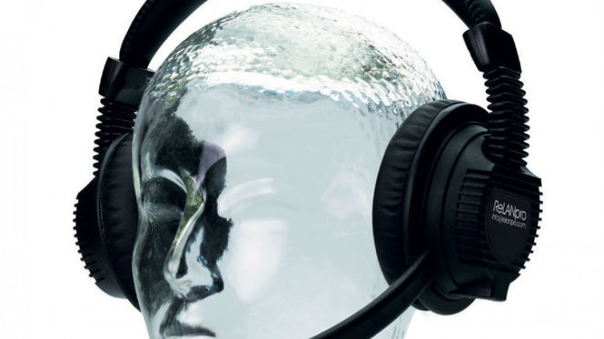 Menggunakan headset