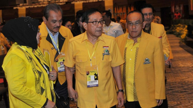 Akbar Tandjung dan Aburizal Bakrie di lokasi Munas Golkar 2014.