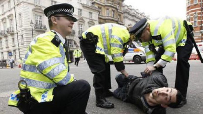 Polisi Inggris di London menangkap seorang pria