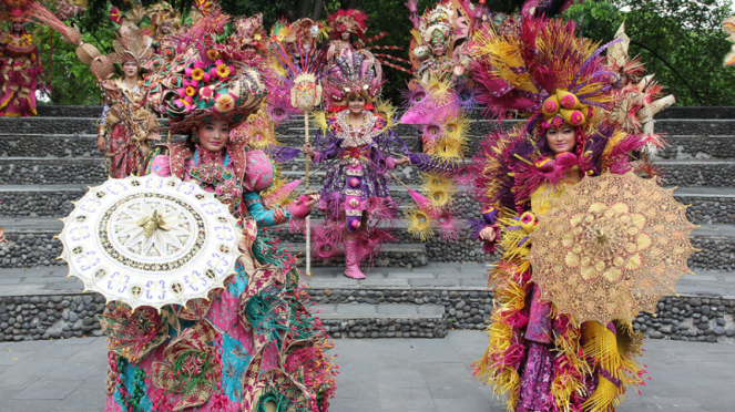 Trajes de batik de bambú viajan a Macao