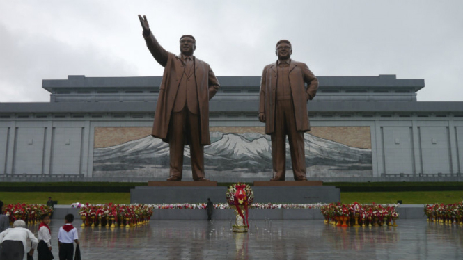 Grand Monument di Pyongyang, Korea Utara