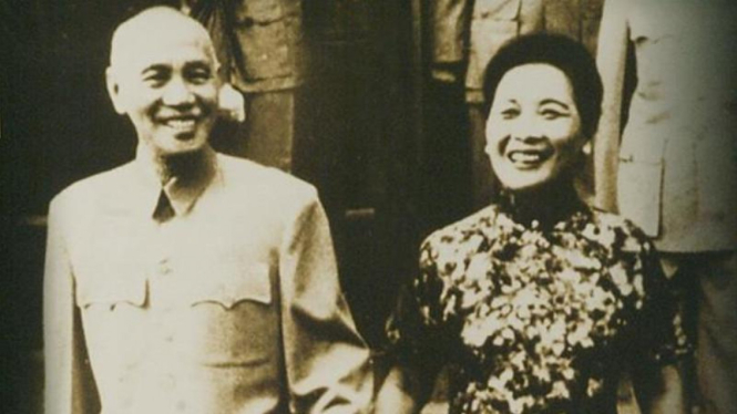 Chiang Kai-shek dan istrinya, Soong May-ling.