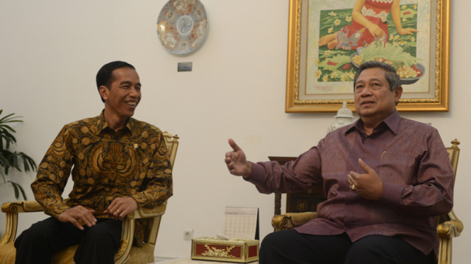 Presiden Jokowi saat menerima kunjungan Presiden ke-6 Susilo Bambang Yudhoyono di Istana Negara