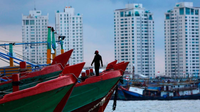 Kapal nelayan di Muara Baru Jakarta