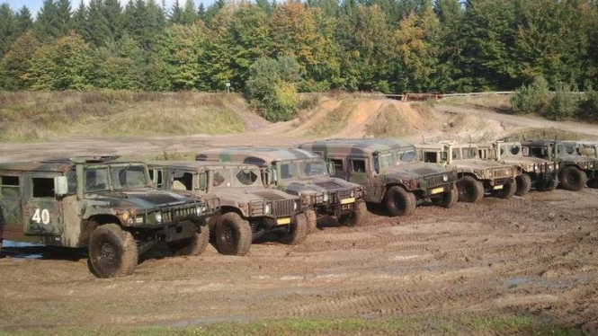 Beberapa unit Humvee yang bisa dibeli oleh rakyat sipil