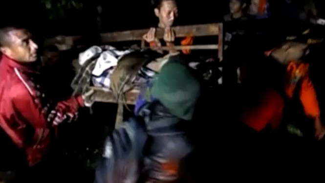 Evakuasi korban longsor Banjarnegara